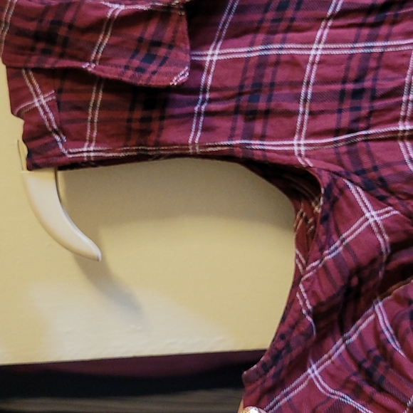Maroon button down open shoulder abercrombie plaid shirt - Picture 2 of 3